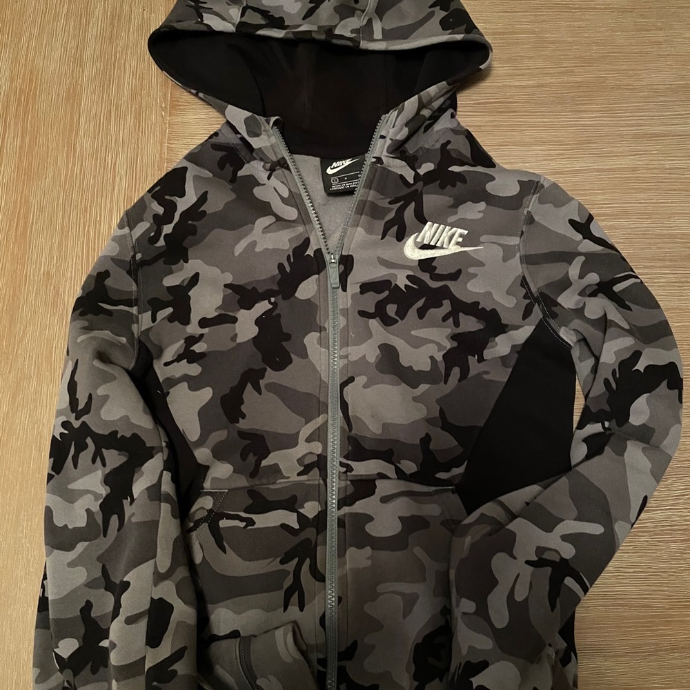 Nike camo hoodie